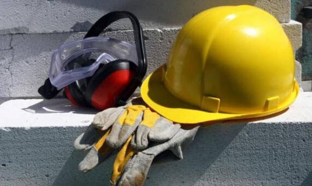 Σοβαρό εργατικό ατύχημα στο Ηράκλειο: Τράκτορας έριξε πόρτα στο πόδι 52χρονου