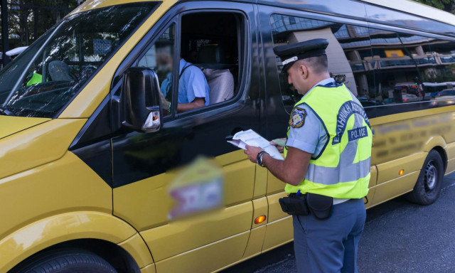 Σχολικό λεωφορείο: Μαθητές άνοιξαν πυροσβεστήρα