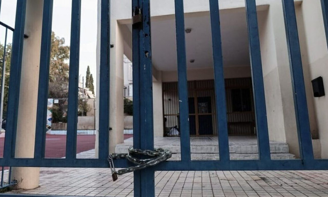 Κηφισιά: Εργασίες ανακαίνισης σε δημοτικό σχολείο την ώρα του... μαθήματος!