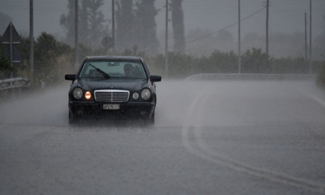 Η κακοκαιρία «Κασσάνδρα» χτυπά τη δυτική Ελλάδα – «Προσοχή σε δύο περιοχές», προειδοποιεί ο Κολυδάς