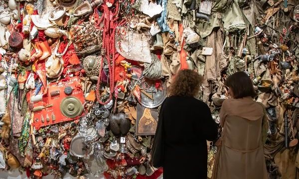 ΕΜΣΤ: Σειρά ξεναγήσεων στις εκθέσεις «Penny Siopis – For Dear Life» και «ΓΥΝΑΙΚΕΣ, μαζί»