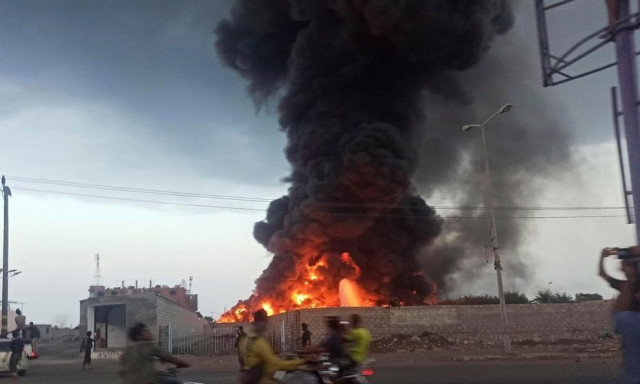 Υεμένη: Εκρήξεις στην πρωτεύουσα Σαναά - Επιδρομές και στο λιμάνι Χοντέιντα