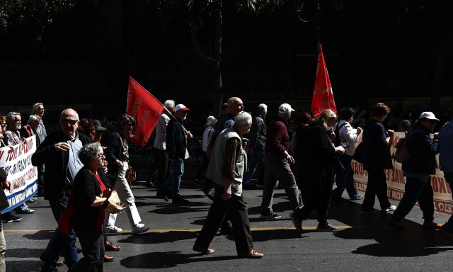 Αναδρομικά: Τι ποσά θα λάβουν 45.000 συνταξιούχοι - Παραδείγματα με τους δικαιούχους