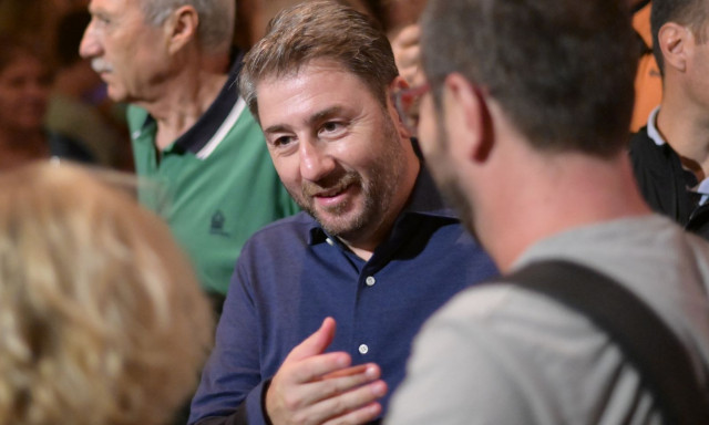 To βίντεο που δεν εγκρίνει ο Νίκος Ανδρουλάκης - Τα ευτράπελα από τις περιοδείες