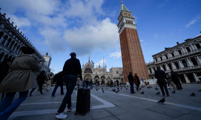 «Προσγείωση» για την Ιταλία: Προχωρά σε περικοπές για να μειώσει το χρέος της