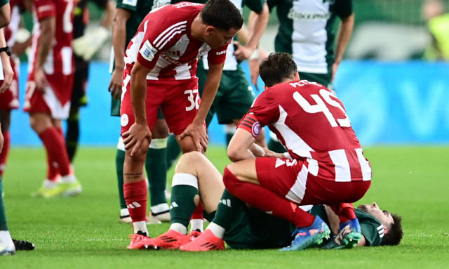 Παναθηναϊκός - Ολυμπιακός: Μεγάλη ανησυχία για Φώτη Ιωαννίδη - Αποχώρησε με θλάση στον προσαγωγό