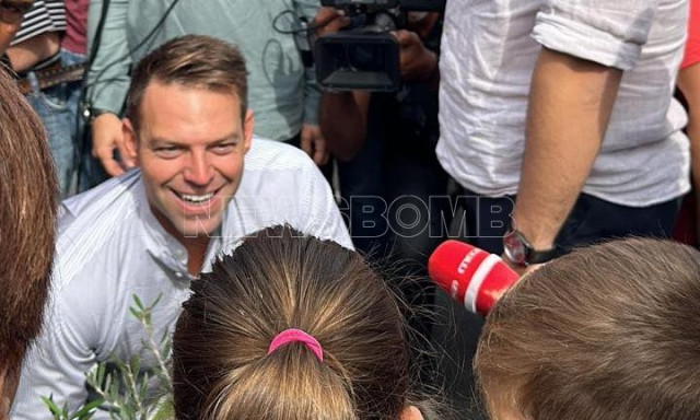 Δέσμευση Κασσελάκη για ανανεωμένο κόμμα σε περιοδεία στο Νέο Ηράκλειο