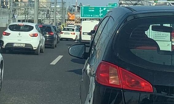 Σύγκρουση οχημάτων στην Αττική οδό