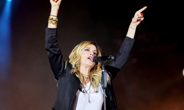 Άννα Βίσση: Χόρεψε σούστα και πεντοζάλι - Η έκπληξη γενεθλίων που της έκαναν Κρητικοί