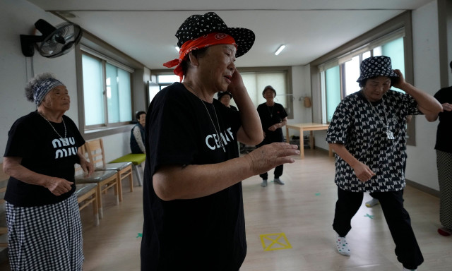 Νότια Κορέα: Στα 80 τους, αυτές οι γυναίκες έμαθαν να διαβάζουν και να ραπάρουν