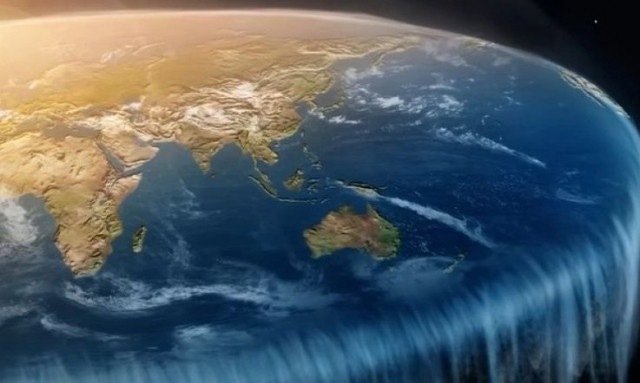 Διάσημη Flat Earther πιστεύει πως η υδρόγειος σφαίρα είναι ένα «ψέμα»