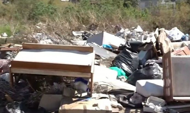 Σαλαμίνα: Τεράστιο το πρόβλημα με τα σκουπίδια