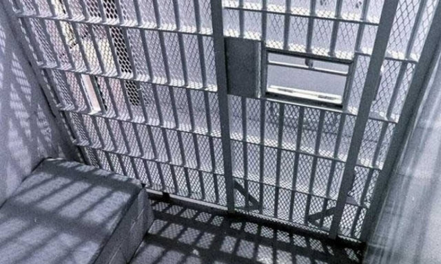 Ισπανία: Μετανάστες δραπέτευσαν από μια τρύπα στο ταβάνι της αίθουσας όπου κρατούνταν