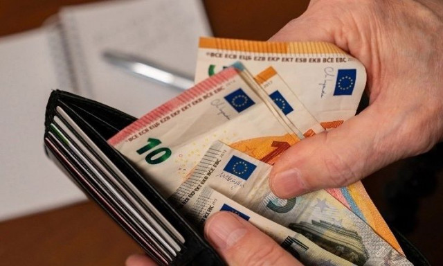 Η τεράστια αλλαγή στον κατώτατο μισθό - Ο αλγόριθμος και το μπλόκο στις μειώσεις