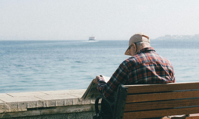 Συντάξεις: «Κόφτης» στις αυξήσεις ως αντίβαρο στην Εισφορά Αλληλεγγύης – Στα κάγκελα οι συνταξιούχοι