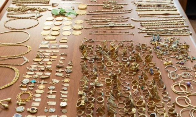 Απίστευτη απάτη: Της είπαν ότι τα κοσμήματά της είναι «ραδιενεργά» και της τα πήραν