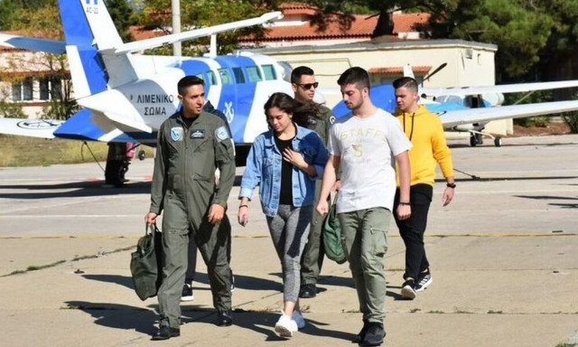Μαθητές θα έχουν την ευκαιρία να πετάξουν με ελικοφόρα της Πολεμικής Αεροπορίας
