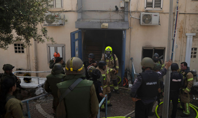 Την εκκένωση της πόλης που χτυπήθηκε από τους πυραύλους της Χεζμπολάχ ζητά ο στρατός του Ισραήλ