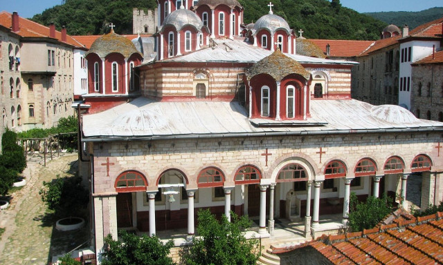 Μονή Εσφιγμένου: Αφέθηκαν ελεύθεροι οι τρεις μοναχοί για το περιστατικό με τις εκρήξεις