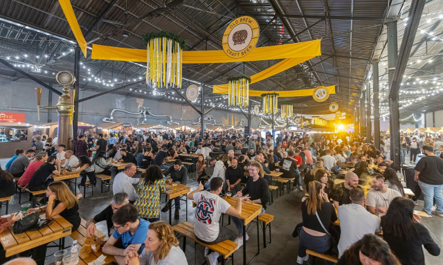 Beer Factory Festival: Η καρδιά της Αθήνας θα “αφρίσει” και θα μυρίσει κριθάρι, μαγιά και λυκίσκο!