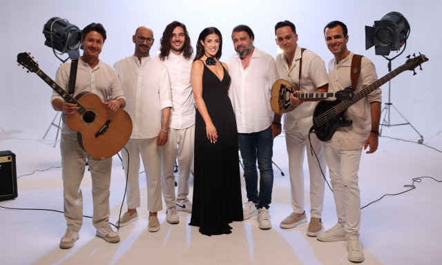 Μαρία Ιωαννίδου: Ερμηνεύει σε medley πέντε ζεϊμπέκικα μεγάλων δημιουργών!