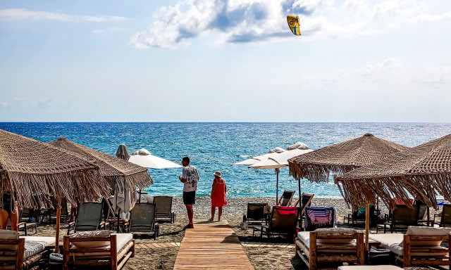 Καιρός: Καλοκαιρινές θερμοκρασίες μέχρι το Σάββατο – Ολική ανατροπή από Κυριακή