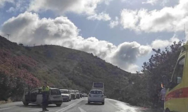 Ηράκλειο: Σύγκρουση βαν με αγροτικό - Πέντε τραυματίες