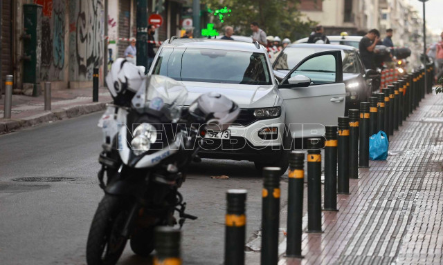 Συναγερμός στο κέντρο της Αθήνας: Όπλα και εκρηκτικά μέσα σε αυτοκίνητο - Συνελήφθη ζευγάρι Αλβανών