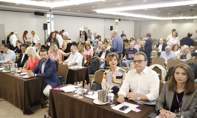 Δια ζώσης η συνεδρίαση της Κεντρικής Επιτροπής, απορρίφθηκε η πρόταση αναβολής των «Κασσελίστας»