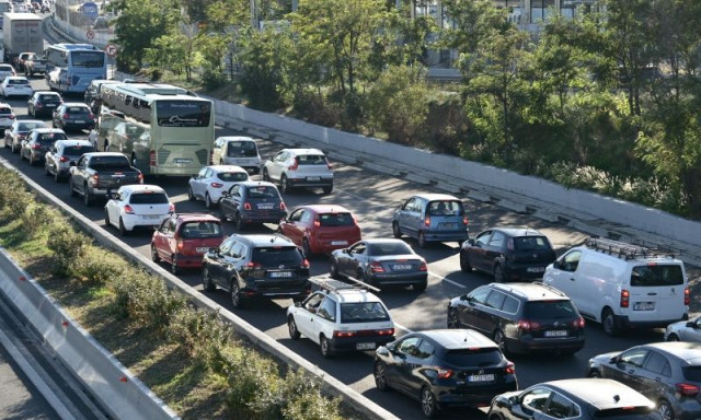 Κίνηση στους δρόμους: «Κόλαση» στον Κηφισό - Κυκλοφοριακό «κομφούζιο» στο κέντρο της Αθήνας