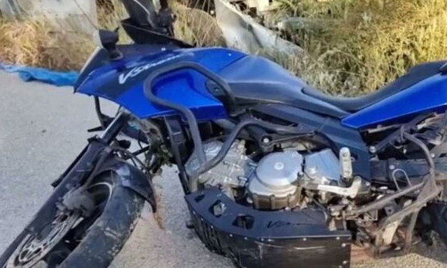 Λαμία: Νεαρός οδηγός έχασε τον έλεγχο μηχανής και έπεσε πάνω σε δύο εφήβους