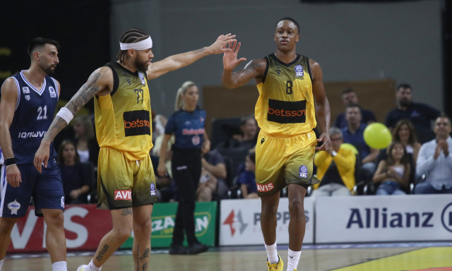 Greek Basketball League: «Περίπατος» για ΑΕΚ, πρώτη νίκη για Μαρούσι