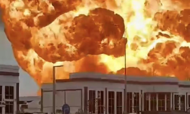 Κόλαση φωτιάς στο Γκρόζνι: Έκρηξη δεξαμενής καυσίμων ή απόπειρα δολοφονίας του Καντίροφ