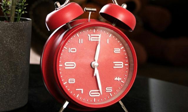 Αλλαγή ώρας: Πότε θα γυρίσουμε τους δείκτες των ρολογιών μια ώρα πίσω