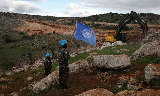 UNIFIL: Ισραηλινά τανκς κατέστρεψαν την κύρια πύλη της ειρηνευτικής δύναμης