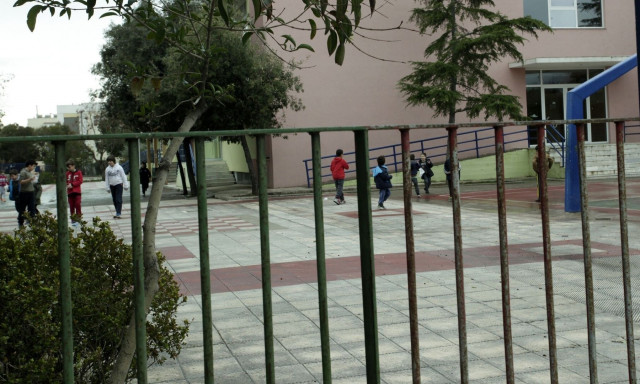 Λαμία: 15χρονη έπιασε από το λαιμό 13χρονη συμμαθήτρια της σε σχολικό πάρτι