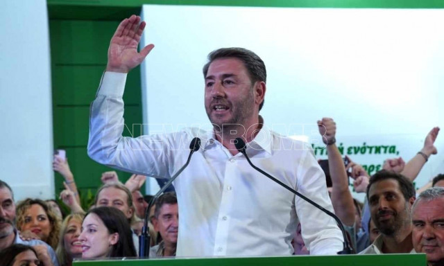 Θριαμβευτής ο Ανδρουλάκης στις εκλογές του ΠΑΣΟΚ – «Έχουμε χρέος να νικήσουμε τη ΝΔ»