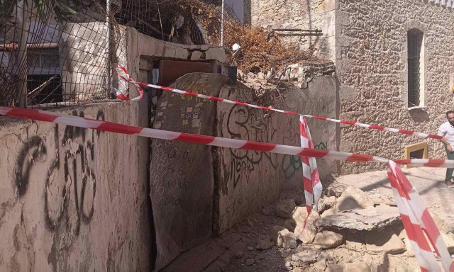 Αναστάτωση σε κεντρική γειτονιά του Ηρακλείου- Κατέρρευσε τοίχος
