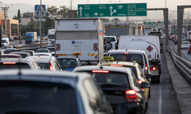 Κίνηση τώρα: Ουρές χιλιομέτρων στον Κηφισό - Κυκλοφοριακό κομφούζιο σε Κηφισίας και Αττική Οδό