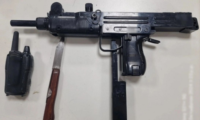 Ομόνοια: «Χειροπέδες» σε 36χρονο που κατείχε ρέπλικα πολεμικού τουφεκιού