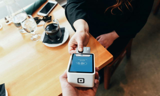 Φιλοδωρήματα: Ποια ποσά δεν θα φορολογούνται - Οι πρώτες αντιδράσεις του κλάδου στο Newsbomb.gr