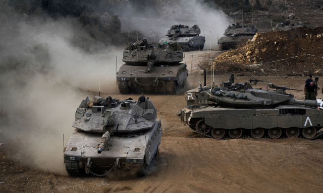 Άρματα μάχης του IDF περνούν στη Συρία