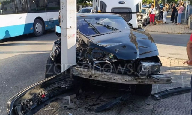 Κρήτη: Σφοδρή σύγκρουση δύο αυτοκινήτων στα Χανιά - Χρειάστηκε απεγκλωβισμός