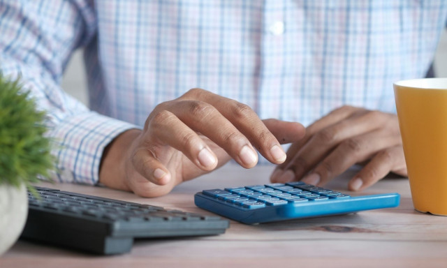 Τι σημαίνει η κατάργηση τέλους επιτηδεύματος: Ειδικοί εξηγούν στο Newsbomb.gr τα «ψιλά γράμματα»