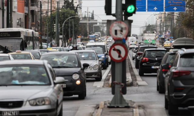 Κίνηση: Μποτιλιάρισμα 13 χιλιομέτρων στην άνοδο του Κηφισού - Μεγάλες καθυστερήσεις στην Αττική Οδό