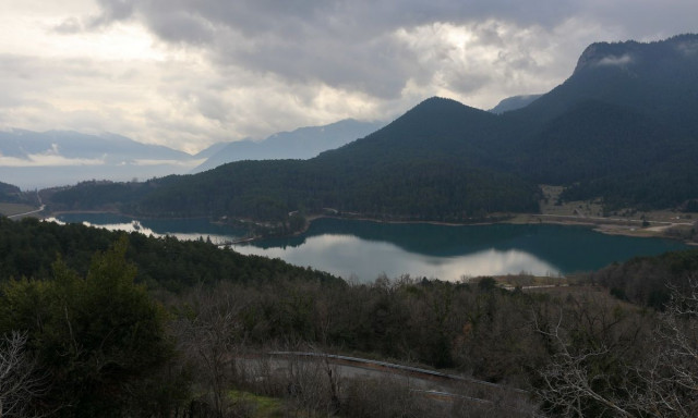 Καιρός: «Καλοκαίρι» για λίγες ώρες ακόμα – Ο «Ωμέγα εμποδιστής» θα φέρει ξαφνικά τον χειμώνα