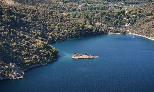 Το άγνωστο νησί του Σαρωνικού Κόλπου με την ιστορία που «παγώνει» το αίμα