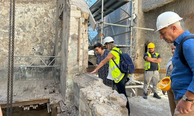 Αυτοψία Μενδώνη σε τρία εν εξελίξει έργα στο κέντρο της Αθήνας