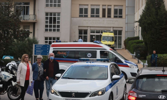 Στην Εντατική παραμένει η 16χρονη που παρασύρθηκε στη Λιοσίων – Στο πλευρό της οι συμμαθητές της