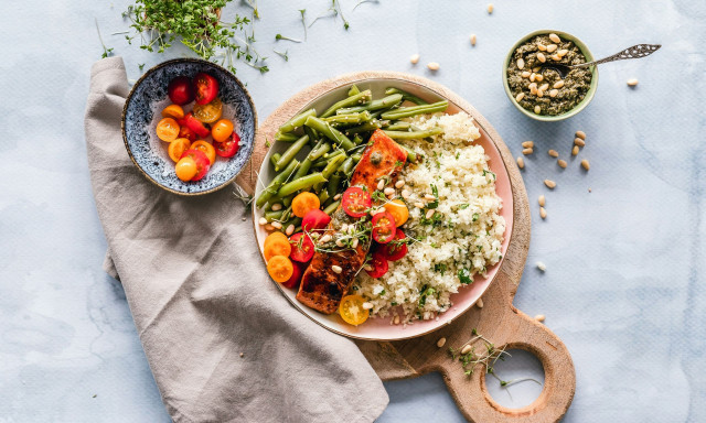 Ο μισός πλανήτης δεν έχει πρόσβαση σε υγιεινή διατροφή - Τι προτείνουν οι επιστήμονες
